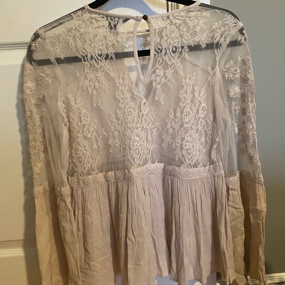 Super nice lace blouse - Picture 3 of 6